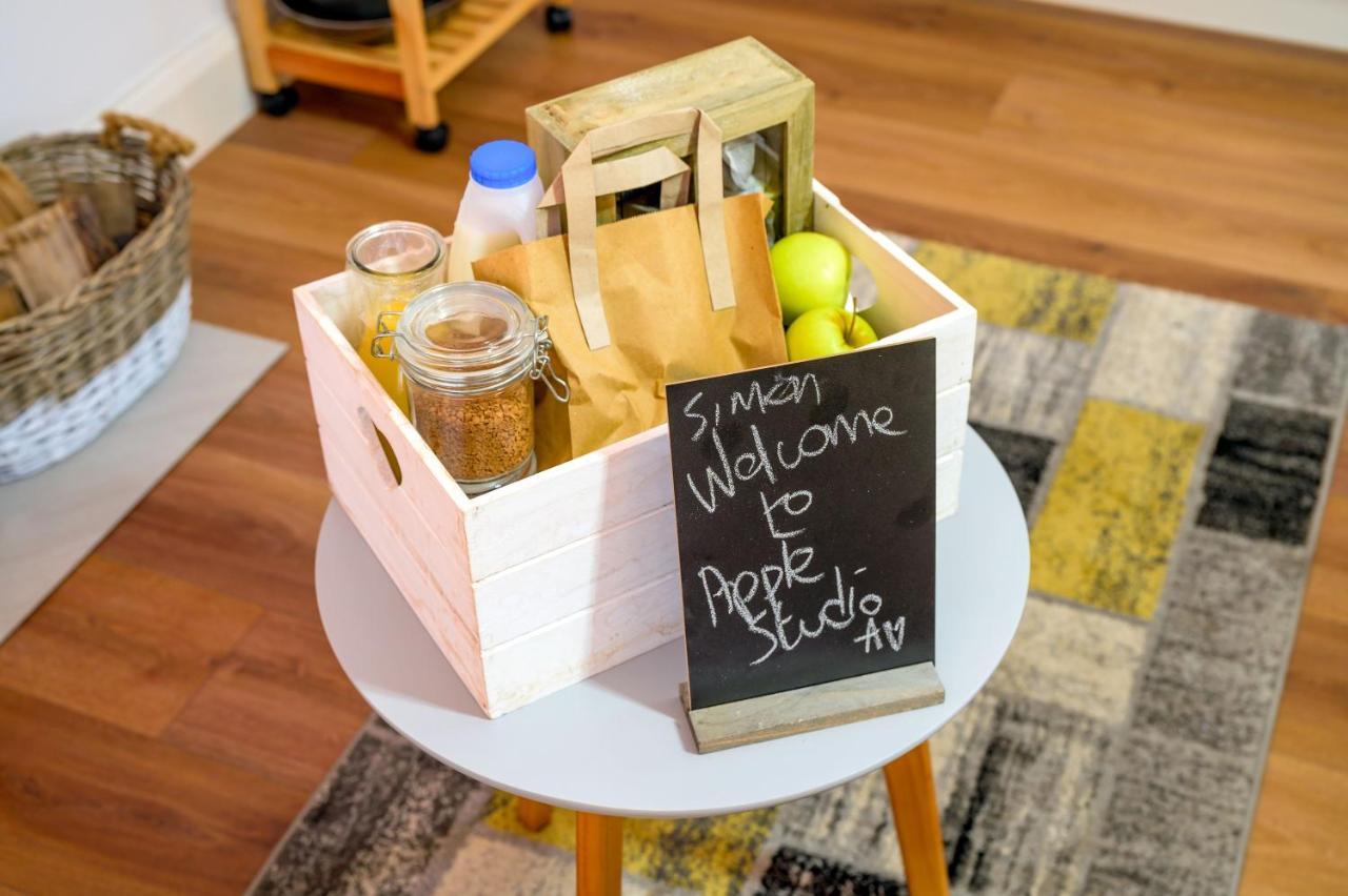 Willow House Bed & Breakfast And Orchard Studios Self Catering 리머배디 외부 사진